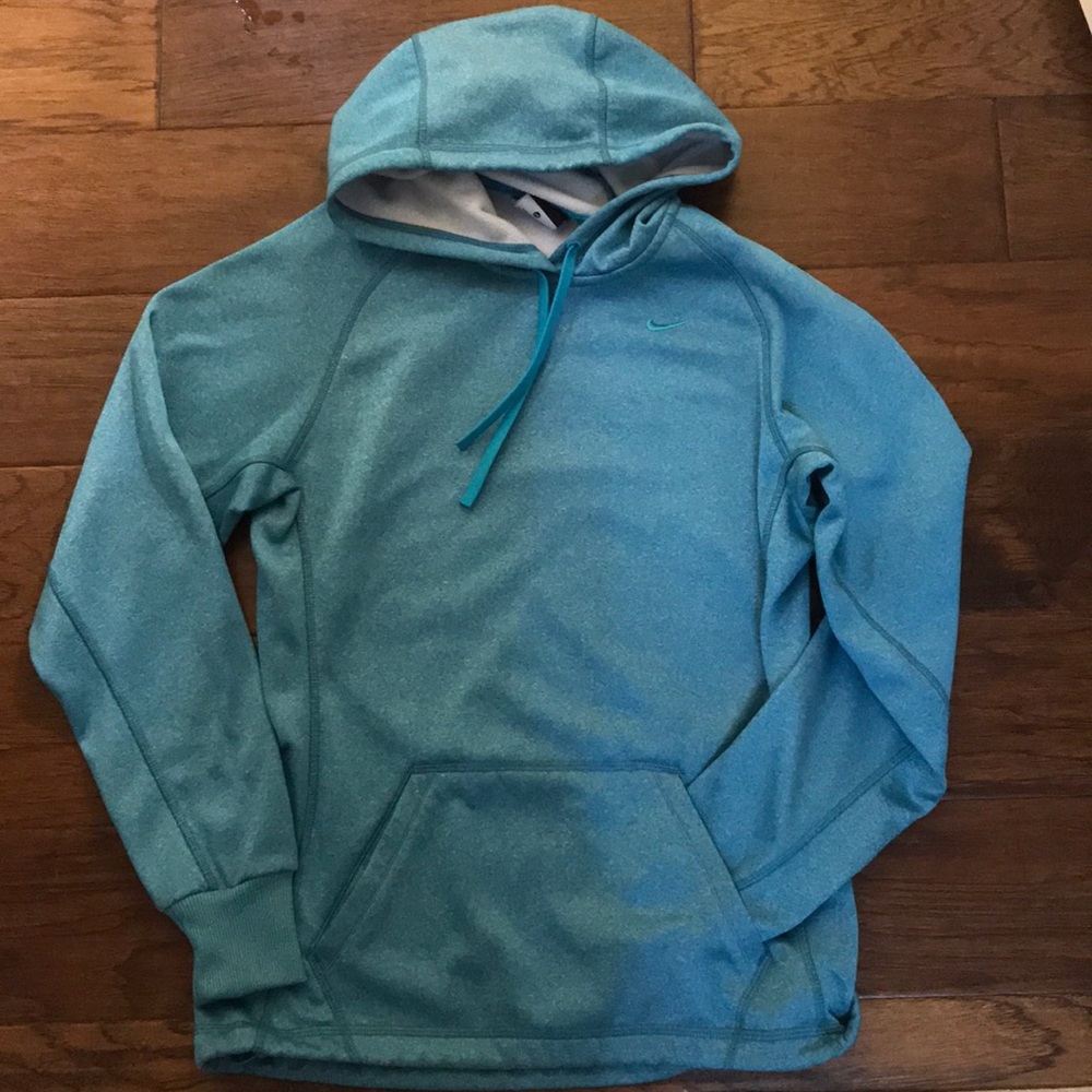 NIKE therma•fit hoodie